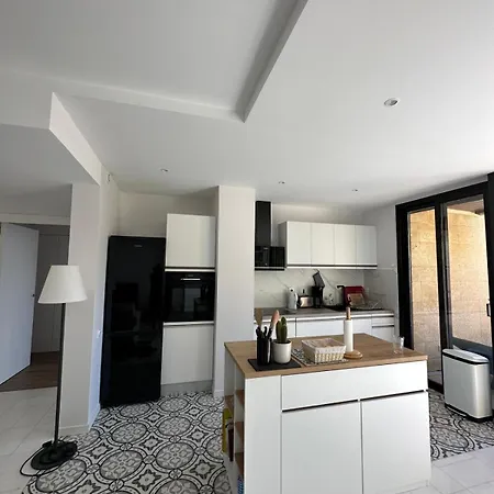 Magnificent T2 With Swimming Pool Daire *