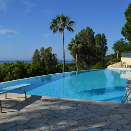 Magnificent T2 With Swimming Pool *